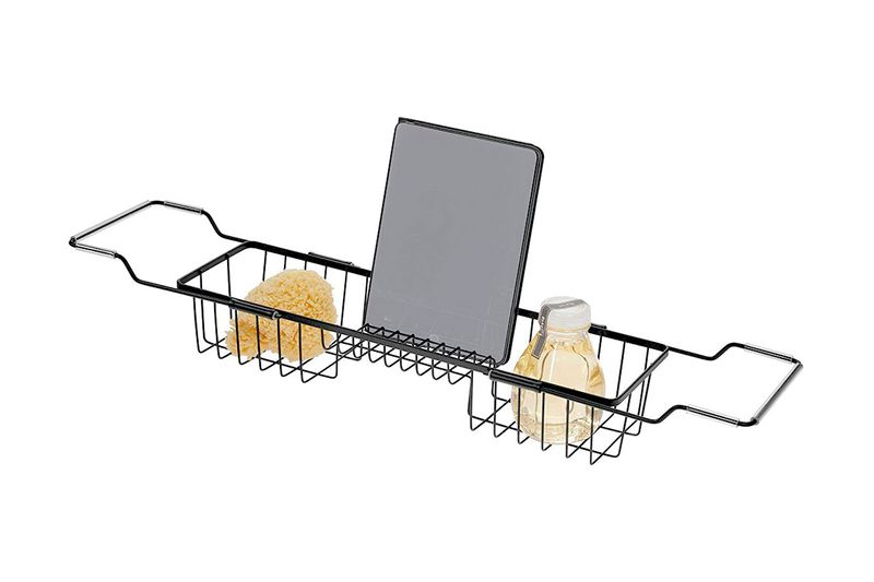 Organizador de bañera ajustable negro mate Interdesign, con esponja amarilla, tablet y botella de jabón en su interior
