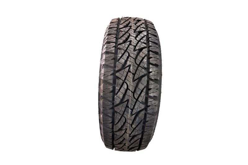 Llanta 245/65R17 Dueler AT Revo 2 105S Bridgestone, vista frontal de la banda de rodadura con dibujo profundo
