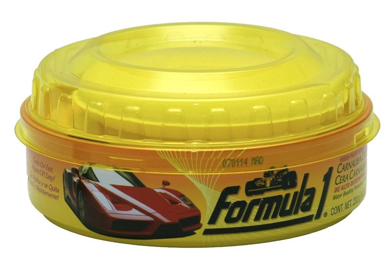 Cera con carnauba Fórmula 1 de 8 onzas pasta, envase circular amarillo con etiqueta y dibujo de auto rojo
