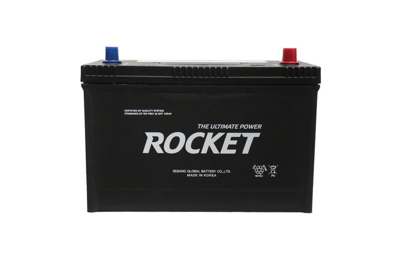 Batería SMF 30HL-102 780 CCA 12V 17P/5.4L Rocket, vista frontal de la batería negra con bornes azul y rojo