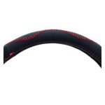 Forro de timón para auto 38 cm cuero negro/rojo Goodyear, detalle en primer plano de las costuras rojas sobre cuero negro