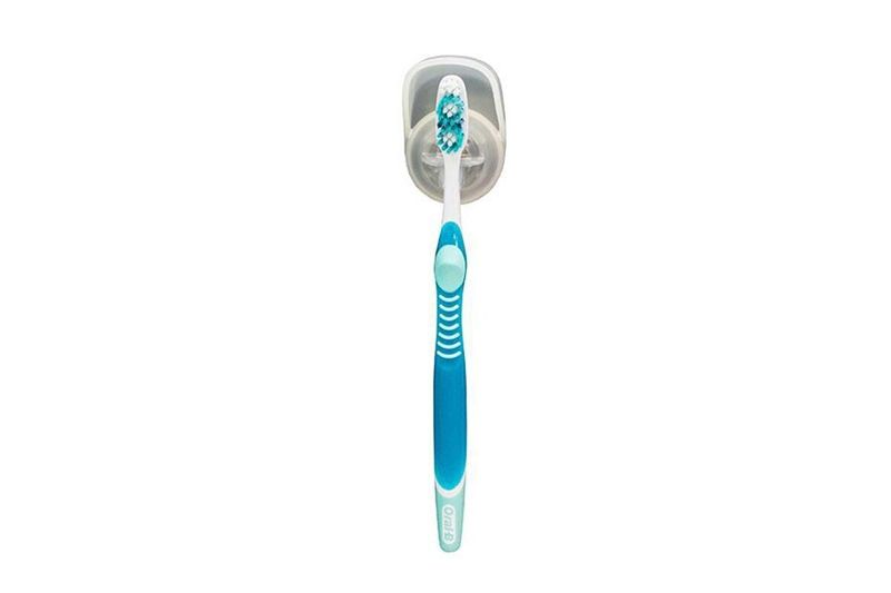 Porta cepillo dientes de succión Sttelli, vista frontal con un cepillo de dientes azul colocado en el soporte