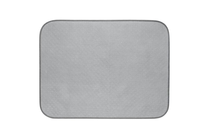 Alfombra de baño grey Idry microfibra 18 x 24 pulgadas Interdesign, vista superior frontal sobre fondo blanco