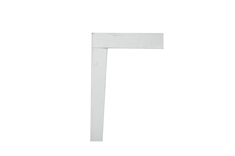 Kit marco universal para gypsum 1x4 Sylvania, detalle en primer plano de la esquina superior izquierda en color blanco