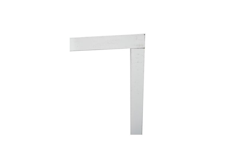 Kit marco universal para gypsum 1x4 Sylvania, detalle en ángulo recto de la estructura metálica blanca
