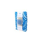 Cortina de baño azul Joy Sttelli, producto doblado en su empaque con etiqueta blanca e ilustración de uso