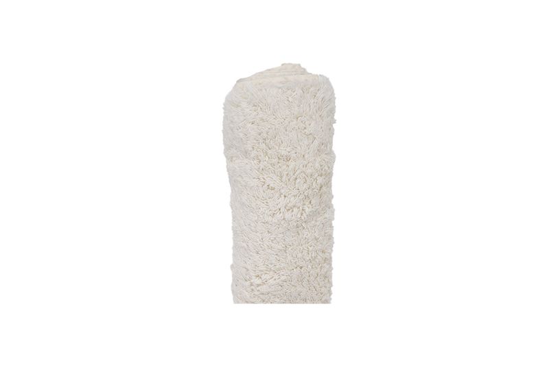 Alfombra de baño surtida Koopman de 60 x 90 cm, enrollada en color blanco con textura de fibras largas