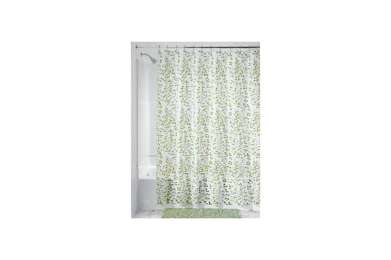 Cortina de baño botanical EVA/PEVA de 72x72 pulgadas Interdesign, instalada en tina con estampado de hojas verdes
