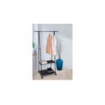 Perchero con ruedas y zapatero 157 cm Koopman Storage Solutions, puesto en ambiente con ropa, zapatos y una planta al lado