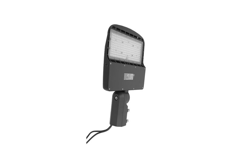 Cobra LED streetlight 150 W, 21000 lúmenes, 10 kV, 100-277 volts, IK10, IP67, 5700 K Ul Ilukon, vista frontal y lateral