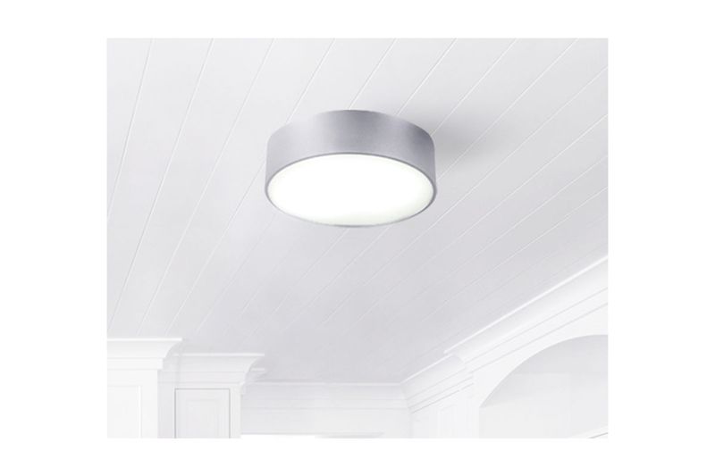 Lámpara de techo plafón Canarm de aluminio 2L 60W, instalada en techo blanco y encendida emitiendo luz blanca