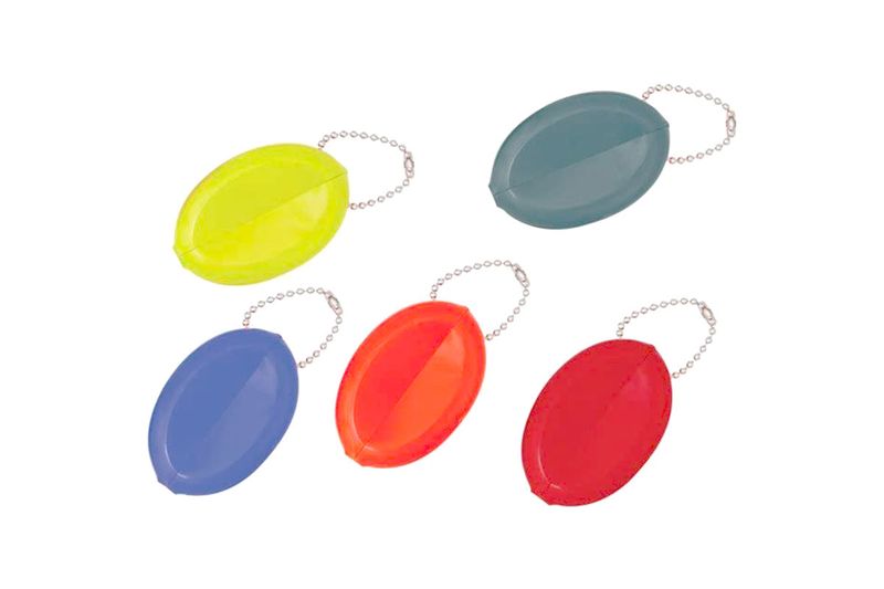 Depósito para moneda Hy-Ko, conjunto de cinco unidades en colores amarillo, gris, azul, naranja y rojo con cadena metálica