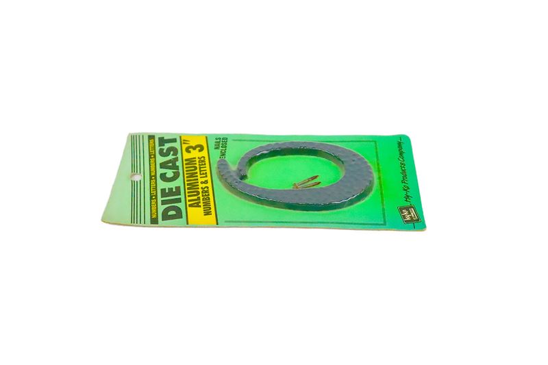 Número 0 de 3 pulgadas zinc Hy-Ko, empaque verde con el número y dos clavos de fijación