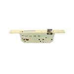 Cerradura de empotrar con manecilla y placa Amig Sinsa, vista frontal del mecanismo interno y pestillo metálico