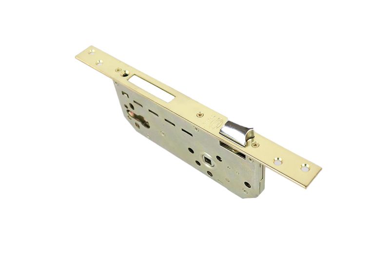 Cerradura de empotrar con manecilla y placa Amig Sinsa, cuerpo metálico dorado en ángulo diagonal