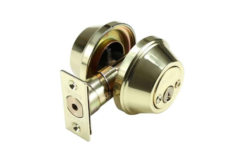 Cerrojo llave/llave dorado Toledo, vista en perspectiva del mecanismo y cilindros con acabado brillante