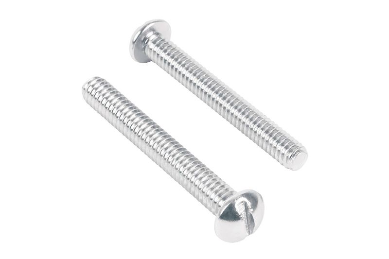 Perno cabeza de ranura 3/16 x 3/4 bolsa 250 piezas Fiero, dos pernos galvanizados plateados sobre fondo blanco