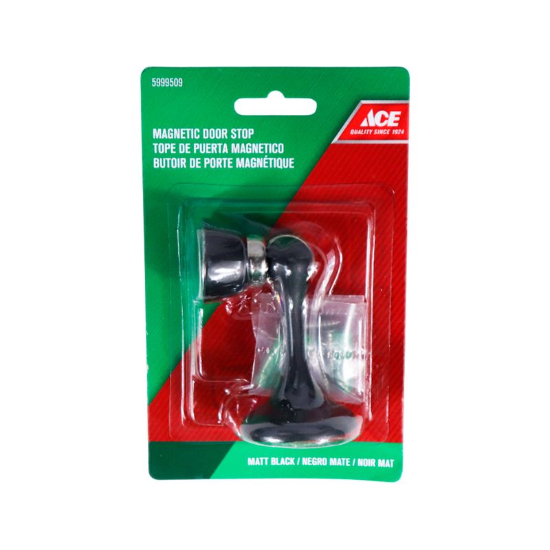 Tope puerta magnético Ace negro mate, visto en su empaque plástico con base roja y verde