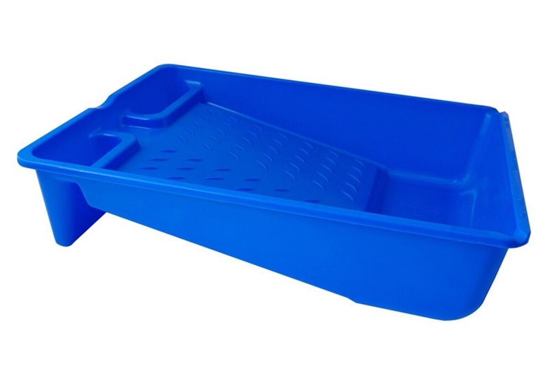Bandeja para pintar plástico Nova azul 9 pulgadas profesional, vista diagonal del recipiente con rejilla para rodillo