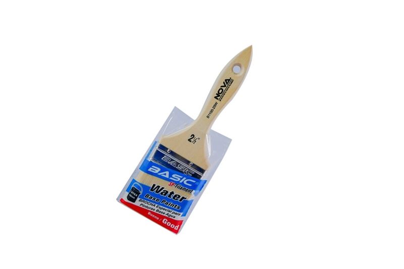 Brocha sintética para pintura de agua Basic Nova blanca de 2-1/2 pulgadas intermedia, empaquetada en plástico transparente