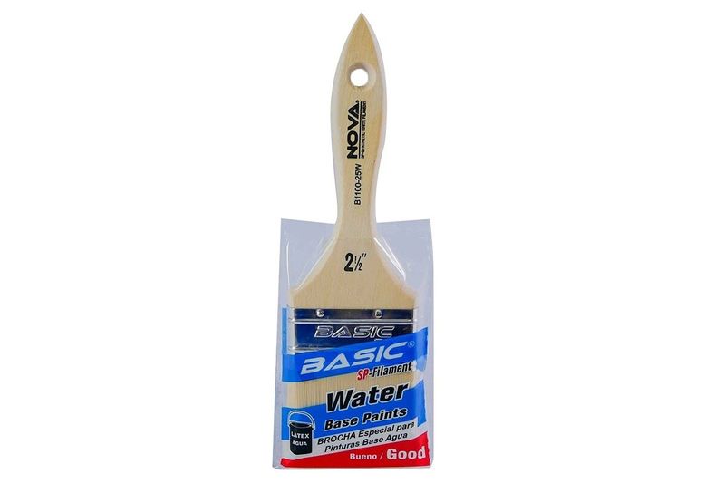 Brocha sintética para pintura de agua Basic Nova blanca de 2 1/2 pulgadas intermedia, en empaque plástico transparente