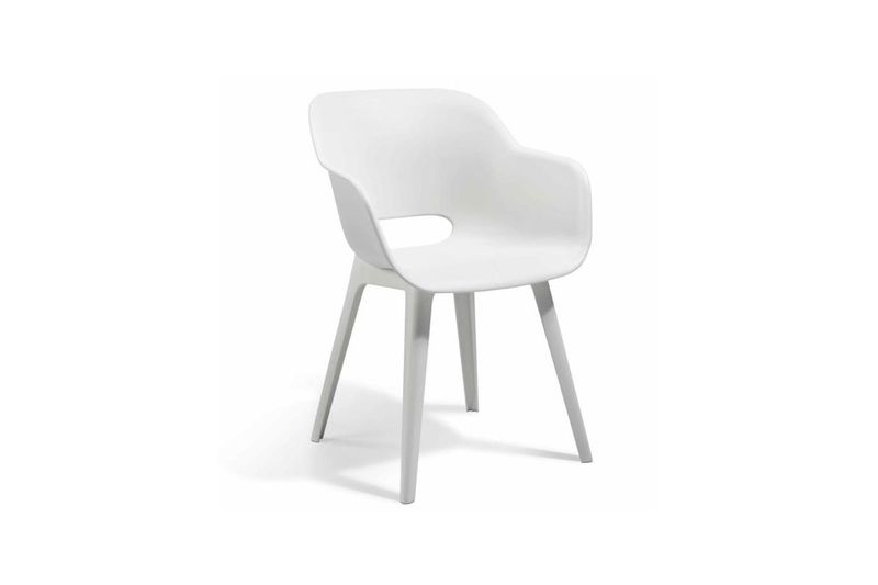 Silla Akola color blanco Keter, vista diagonal frontal sobre fondo blanco