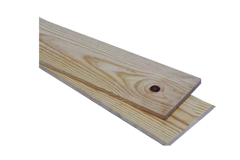 Tabla de pino 1 pulgada x 24 pulgadas x 3.96 metros seca y cepillada Sinsa, dos tablas apiladas en ángulo diagonal