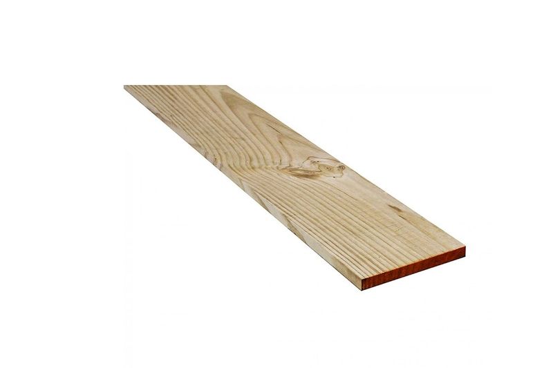 Tabla pino rad 19x290x3200 (1x12x3.2m) seca y cepillada Sinsa, vista diagonal de la madera clara con vetas naturales
