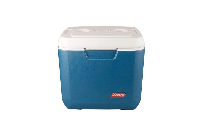 Hielera 28 qt azul Xtreme Coleman, vista frontal con tapa blanca y logotipo rojo en la base