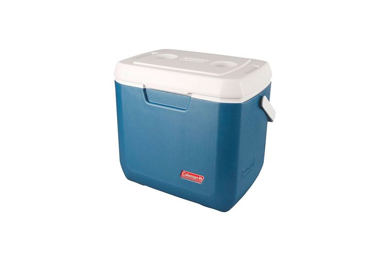 Hielera 28 qt azul Xtreme Coleman, vista en ángulo con tapa blanca y asa lateral