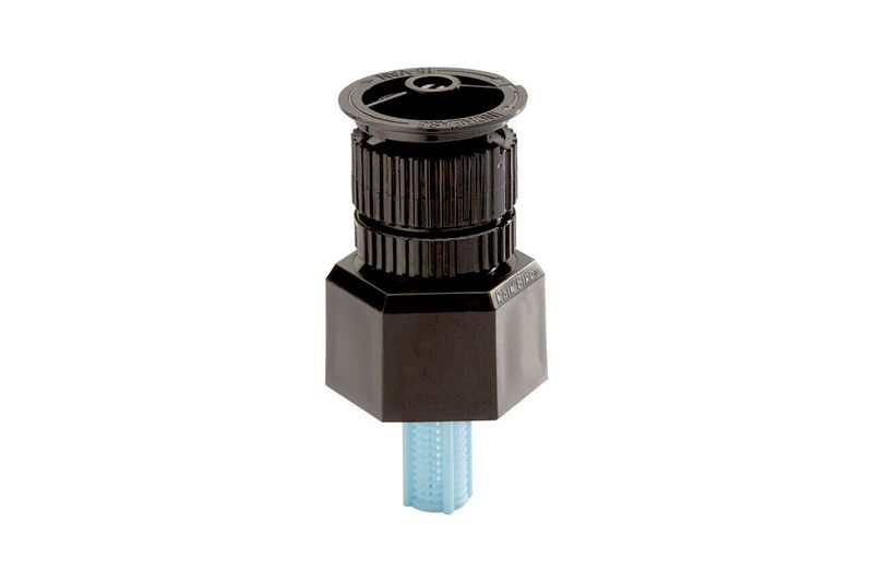 Boquilla arbusto para aspersor de 1/2 pulgada Rain Bird, vista frontal de la pieza negra con filtro inferior azul