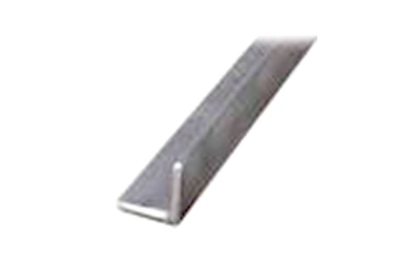 Angular metálico 3"x3"x1/4" Indenicsa, vista en perspectiva del perfil en L de acero galvanizado
