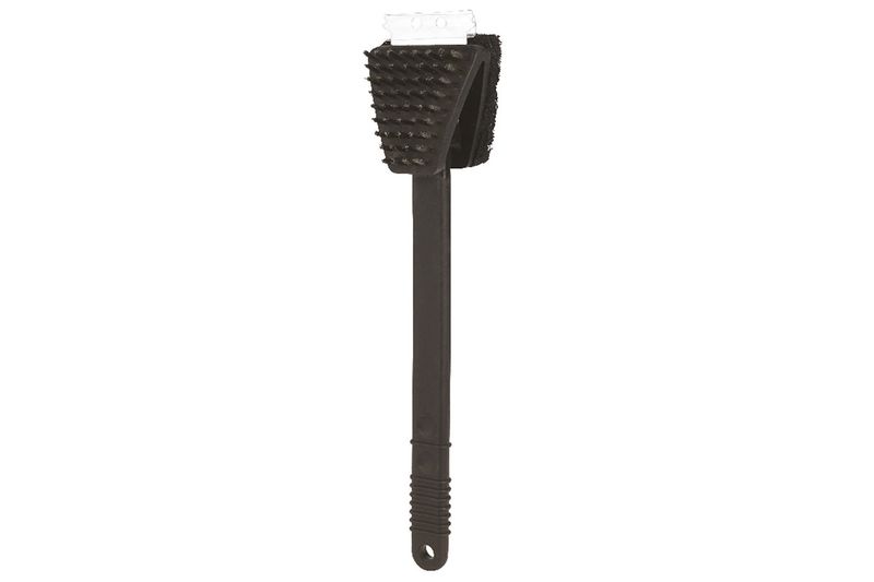 Cepillo con raspador para parrilla 3 en 1 acero inox Grill Mark, vista frontal del cepillo negro con mango largo
