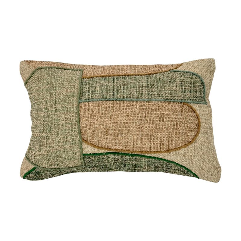 Cojín decorativo 30x50 cm Concepts, vista frontal con diseño geométrico en tonos verde, beige y marrón