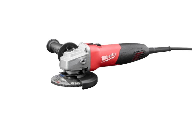Esmeriladora angular eléctrica Milwaukee de 4-1/2 pulgadas y 840 W, vista lateral con cuerpo rojo y disco instalado