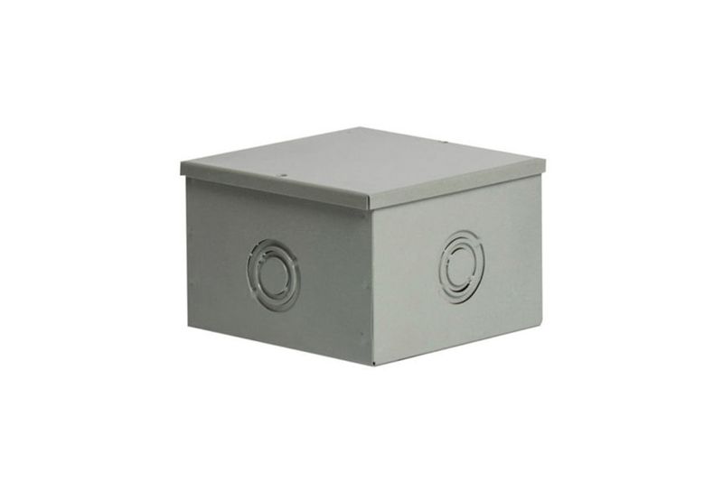 Caja de registro superficial 6x6x4 Eaton, vista en perspectiva del cubo metálico gris con orificios laterales