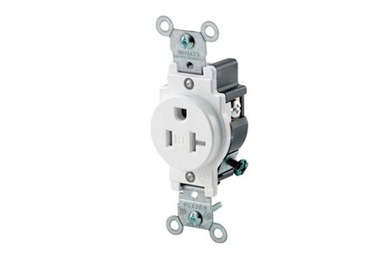 Toma hembra sencillo NEMA 5-20R 20 A 125 V blanco Leviton grado comercial figura 8, vista frontal con soporte metálico