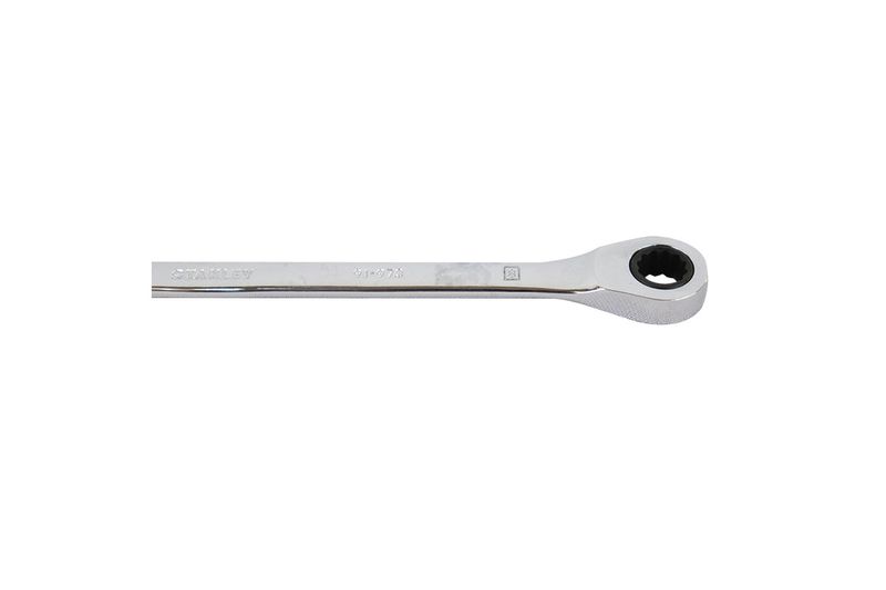 Llave combinada de ratchet Stanley de 8 mm, vista lateral completa sobre fondo blanco enfocando el extremo de ratchet