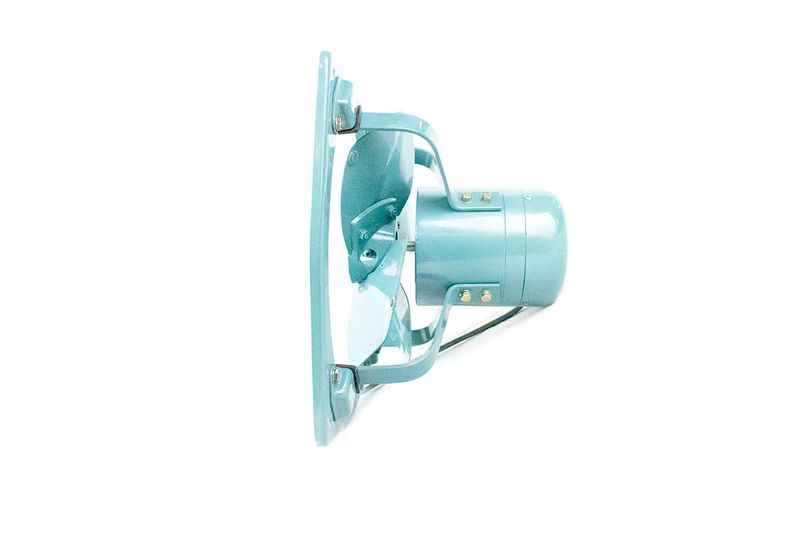 Extractor de aire industrial Nimbus de 18 pulgadas 3530 CFM, vista lateral del motor y aspas en color celeste