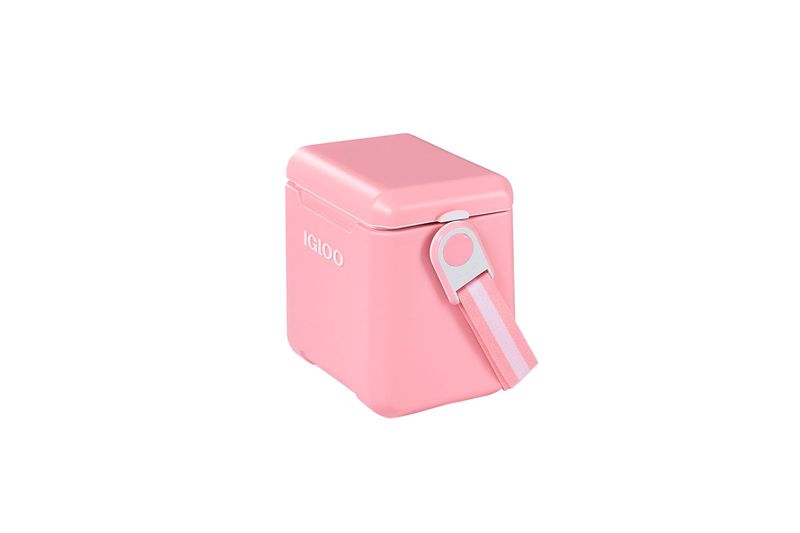 Hielera 11 qt rosado Igloo con correa, vista lateral en ángulo que resalta la correa de transporte y el logotipo
