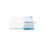 Cortina de baño plástica Pebblz blanca Interdesign, doblada en su empaque original con gancho plástico blanco