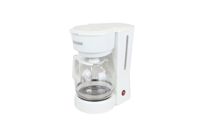 Cafetera con jarra 12 tazas blanca Black + Decker, vista lateral con botón de encendido rojo y jarra de vidrio