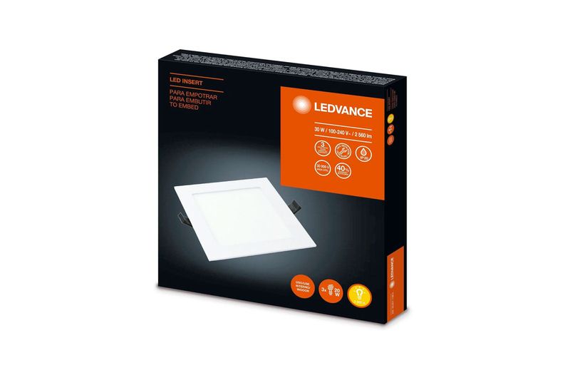 Luminaria LED empotrable 16 pulgadas 30 W IP20 3000K 25000h cuadrada Ledvance, en su caja negra con detalles naranjas