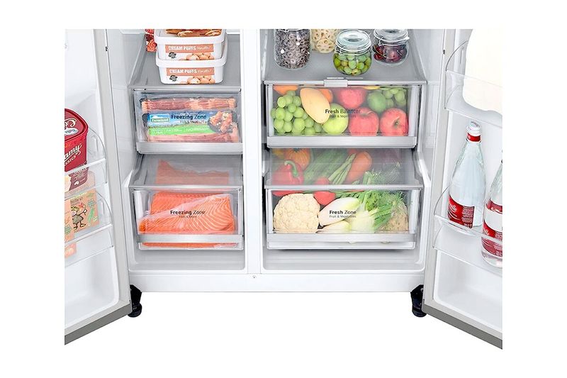 Refrigerador Inverter Instaview Door in Door 812 L Craft Ice LG, vista interior de los cajones con alimentos y verduras