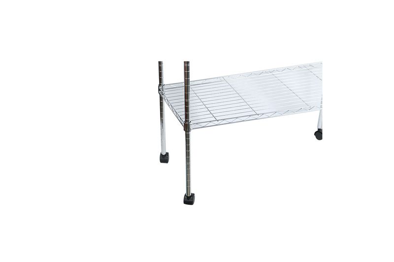 Estante con ruedas 5 niveles cromado 75x35x155 cm Hoggan, primer nivel ensamblado con sus cuatro soportes y ruedas