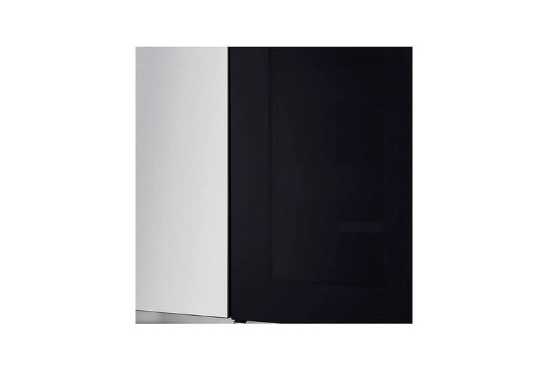Refrigerador Inverter InstaView sin dispensador SBS 655 L silver LG, primer plano detallado de las puertas frontalmente