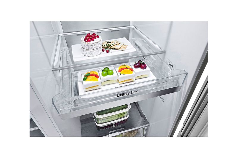 Refrigerador Inverter InstaView sin dispensador 655 L silver LG, acercamiento al cajón Utility Box con postres y quesos