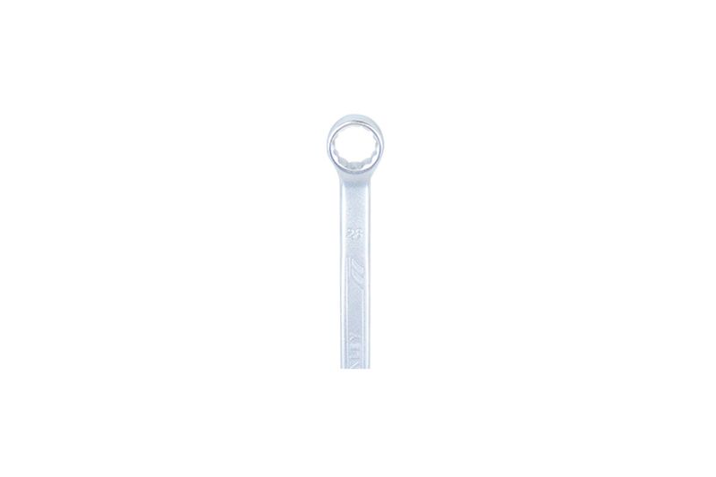 Llave combinada 12 puntos Stanley de 28 mm, primer plano del extremo de la boca cerrada circular