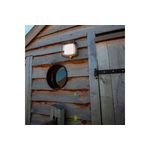 Luminaria pared exterior LED Ofelia con sensor y panel solar 3 W 300 lm 3000 K IP54 Tecnolite, encendida en pared de madera