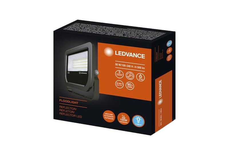 Reflector LED flood 50 W 4500 lm 5000 K negro Ledvance, caja de empaque con ilustración del equipo y especificaciones